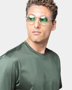 t shirt uomo tinta unita verde militare manica corta classica con stile sartoriale in tessuto lucido 100% cotone pregiato su misura brand filatori dettaglio1